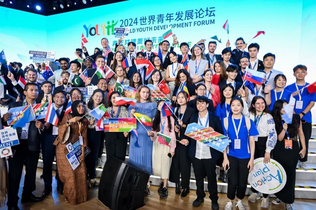 Young delegates from many countries pose at the World Youth Development Forum